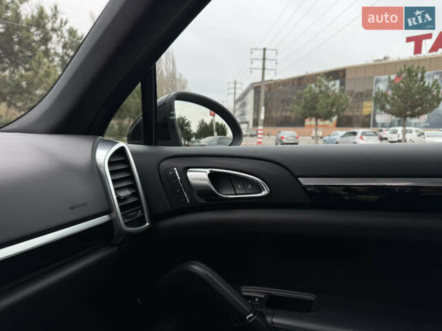 Чорний Порше Cayenne, об'ємом двигуна 3.6 л та пробігом 156 тис. км за 22300 $, фото 30 на Automoto.ua