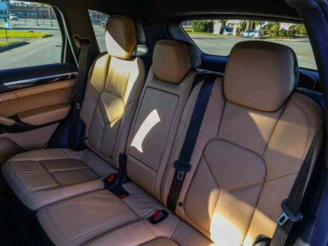 Порше Каен 2014 в Львове на Automoto.ua Черный Порше Каен, объемом двигателя 3.6 л и пробегом 84 тыс. км за 11500 $, фото 12 на Automoto.ua