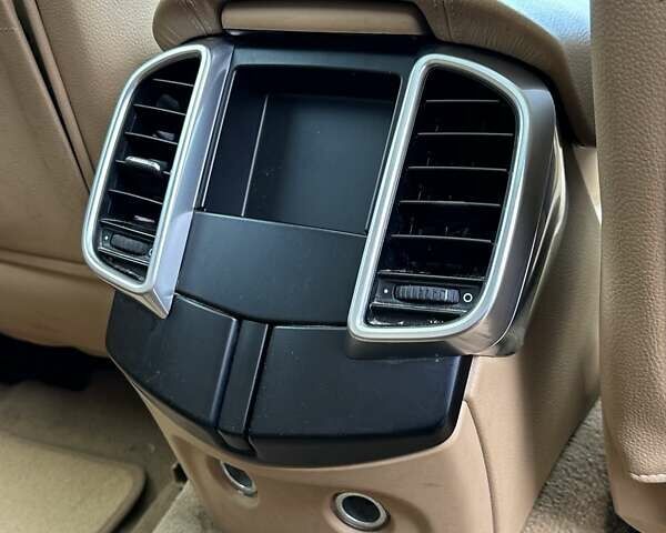 Черный Порше Каен, объемом двигателя 3.6 л и пробегом 337 тыс. км за 17300 $, фото 33 на Automoto.ua