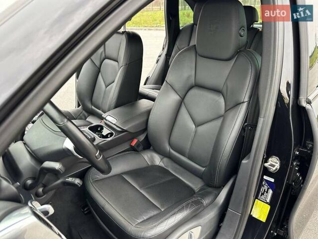 Чорний Порше Cayenne, об'ємом двигуна 3 л та пробігом 286 тис. км за 22000 $, фото 26 на Automoto.ua