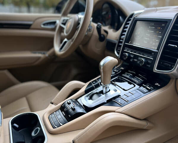 Черный Порше Каен, объемом двигателя 2.99 л и пробегом 145 тыс. км за 27500 $, фото 20 на Automoto.ua