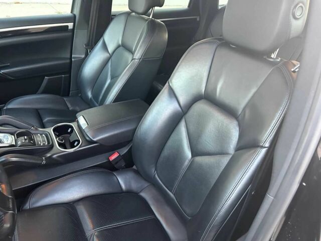 Черный Порше Каен, объемом двигателя 0 л и пробегом 55 тыс. км за 18000 $, фото 12 на Automoto.ua