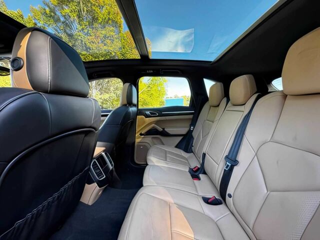 Чорний Порше Cayenne, об'ємом двигуна 3.6 л та пробігом 82 тис. км за 15000 $, фото 13 на Automoto.ua
