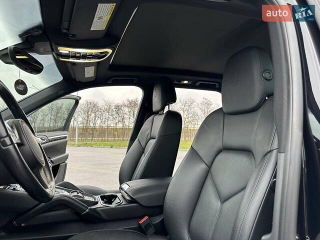 Чорний Порше Cayenne, об'ємом двигуна 3 л та пробігом 286 тис. км за 22000 $, фото 23 на Automoto.ua
