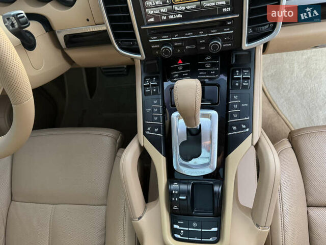 Чорний Порше Cayenne, об'ємом двигуна 3.6 л та пробігом 161 тис. км за 25000 $, фото 26 на Automoto.ua