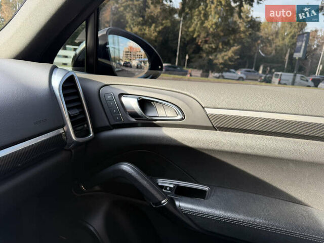 Чорний Порше Cayenne, об'ємом двигуна 2.97 л та пробігом 147 тис. км за 29800 $, фото 35 на Automoto.ua