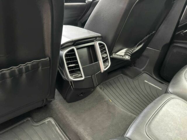 Чорний Порше Cayenne, об'ємом двигуна 3.6 л та пробігом 80 тис. км за 10600 $, фото 9 на Automoto.ua