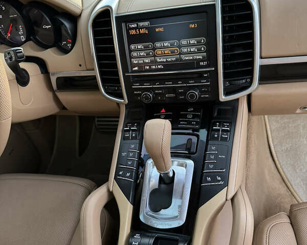Чорний Порше Cayenne, об'ємом двигуна 3.6 л та пробігом 161 тис. км за 25000 $, фото 27 на Automoto.ua