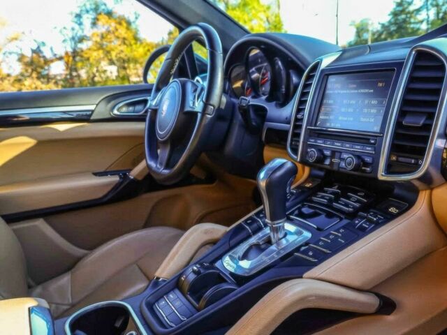 Порше Каен 2014 в Львове на Automoto.ua Черный Порше Каен, объемом двигателя 3.6 л и пробегом 84 тыс. км за 11500 $, фото 10 на Automoto.ua