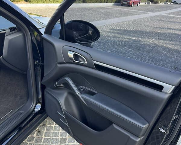 Черный Порше Каен, объемом двигателя 3.6 л и пробегом 149 тыс. км за 19500 $, фото 21 на Automoto.ua