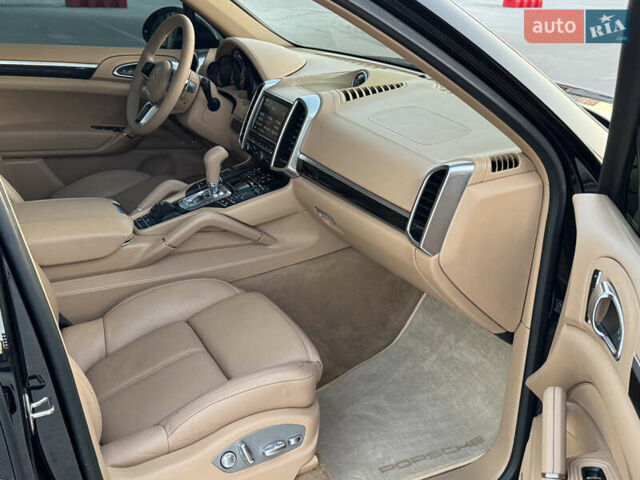 Чорний Порше Cayenne, об'ємом двигуна 3.6 л та пробігом 161 тис. км за 25000 $, фото 29 на Automoto.ua
