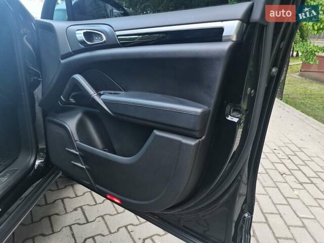 Черный Порше Каен, объемом двигателя 3 л и пробегом 148 тыс. км за 29900 $, фото 30 на Automoto.ua