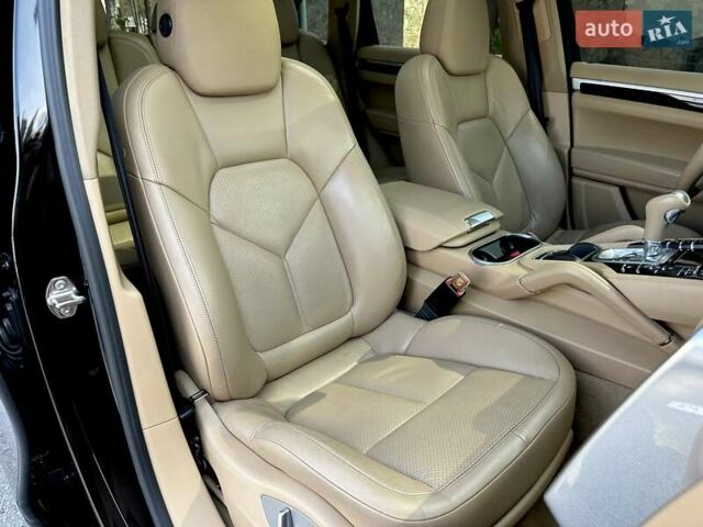 Черный Порше Каен, объемом двигателя 3 л и пробегом 165 тыс. км за 21500 $, фото 32 на Automoto.ua
