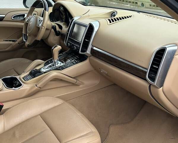 Черный Порше Каен, объемом двигателя 3.6 л и пробегом 337 тыс. км за 17300 $, фото 30 на Automoto.ua