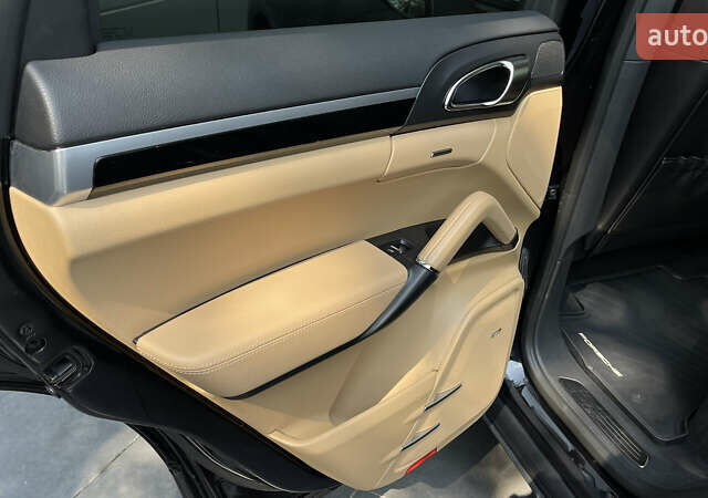 Черный Порше Каен, объемом двигателя 3.6 л и пробегом 124 тыс. км за 25800 $, фото 5 на Automoto.ua