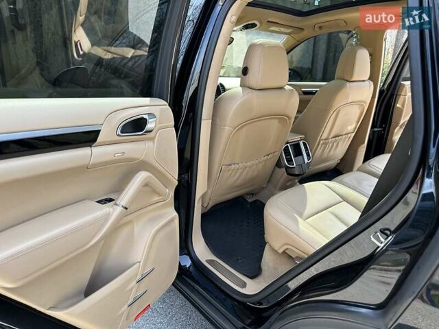 Черный Порше Каен, объемом двигателя 3 л и пробегом 165 тыс. км за 21500 $, фото 19 на Automoto.ua
