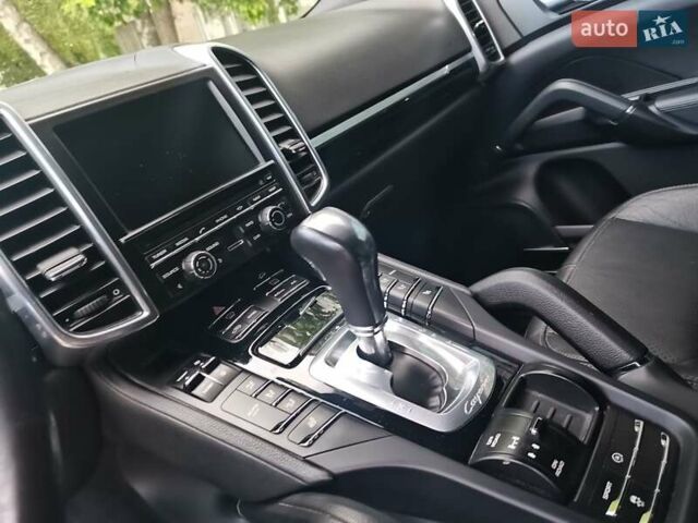 Черный Порше Каен, объемом двигателя 3 л и пробегом 148 тыс. км за 29900 $, фото 19 на Automoto.ua