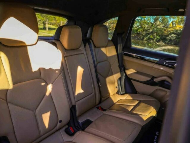 Черный Порше Каен, объемом двигателя 3.6 л и пробегом 90 тыс. км за 14000 $, фото 9 на Automoto.ua