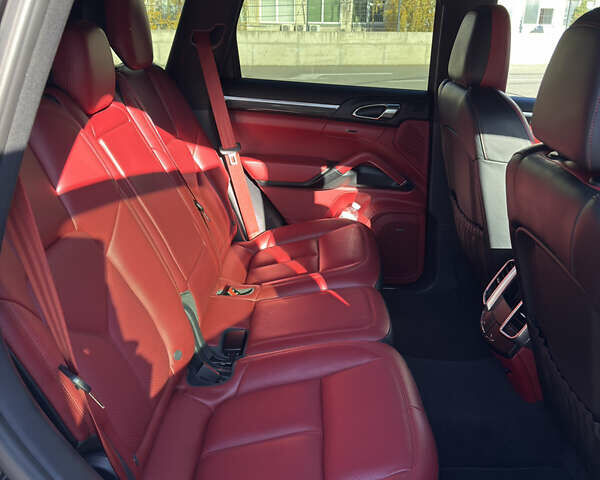 Черный Порше Каен, объемом двигателя 3.6 л и пробегом 120 тыс. км за 39000 $, фото 8 на Automoto.ua