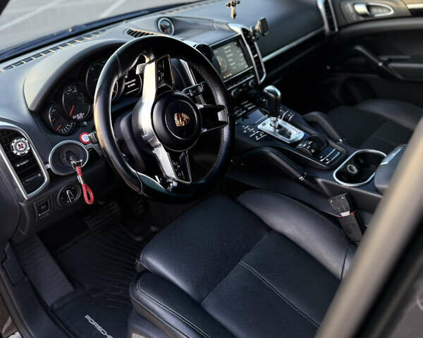 Черный Порше Каен, объемом двигателя 2.97 л и пробегом 230 тыс. км за 29999 $, фото 55 на Automoto.ua