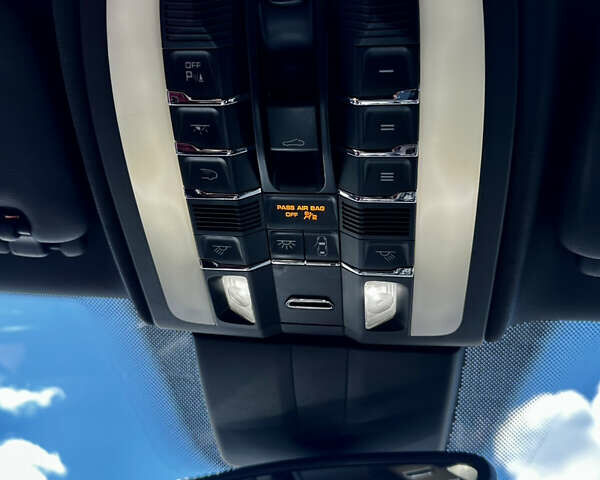 Черный Порше Каен, объемом двигателя 3 л и пробегом 101 тыс. км за 32000 $, фото 19 на Automoto.ua