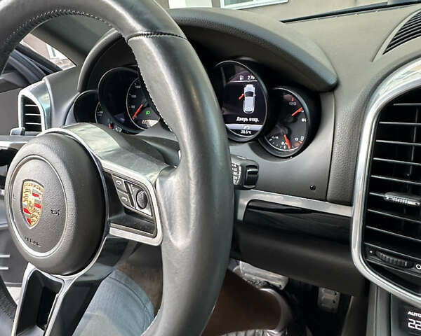 Чорний Порше Cayenne, об'ємом двигуна 2.97 л та пробігом 220 тис. км за 40000 $, фото 15 на Automoto.ua