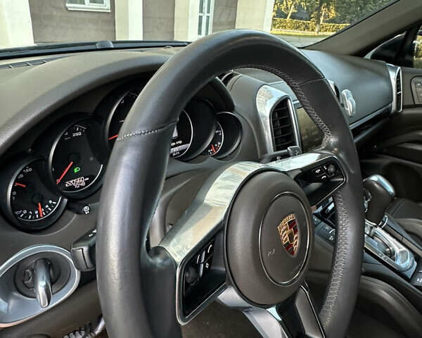 Чорний Порше Cayenne, об'ємом двигуна 2.97 л та пробігом 220 тис. км за 40000 $, фото 14 на Automoto.ua