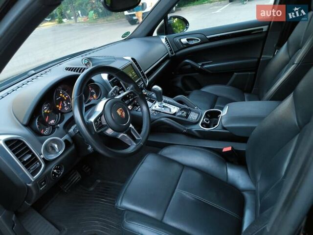 Черный Порше Каен, объемом двигателя 2.97 л и пробегом 132 тыс. км за 38300 $, фото 8 на Automoto.ua