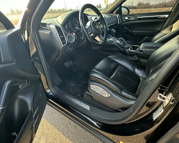 Чорний Порше Cayenne, об'ємом двигуна 2.97 л та пробігом 140 тис. км за 32500 $, фото 12 на Automoto.ua