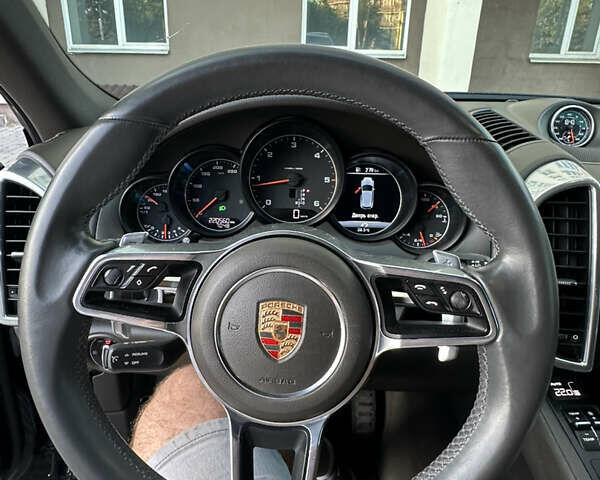 Чорний Порше Cayenne, об'ємом двигуна 2.97 л та пробігом 220 тис. км за 40000 $, фото 16 на Automoto.ua