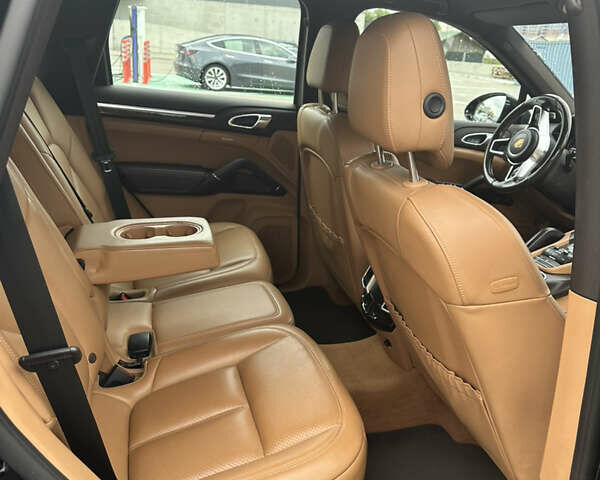Черный Порше Каен, объемом двигателя 3.6 л и пробегом 245 тыс. км за 40000 $, фото 22 на Automoto.ua