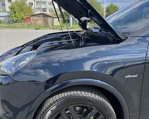 Черный Порше Каен, объемом двигателя 3 л и пробегом 124 тыс. км за 38000 $, фото 5 на Automoto.ua