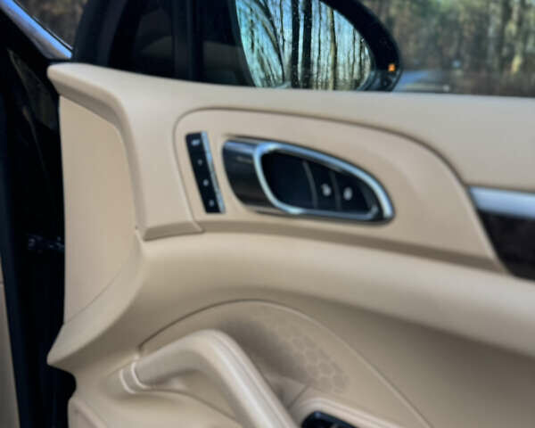 Чорний Порше Cayenne, об'ємом двигуна 3.6 л та пробігом 270 тис. км за 22500 $, фото 30 на Automoto.ua