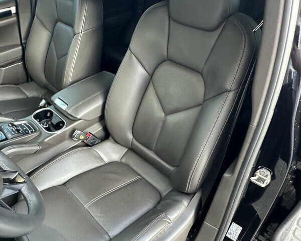 Чорний Порше Cayenne, об'ємом двигуна 2.97 л та пробігом 220 тис. км за 40000 $, фото 13 на Automoto.ua