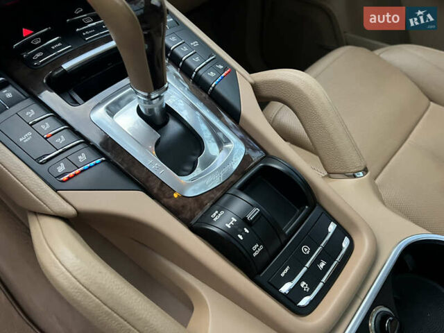 Черный Порше Каен, объемом двигателя 3.6 л и пробегом 274 тыс. км за 24950 $, фото 156 на Automoto.ua