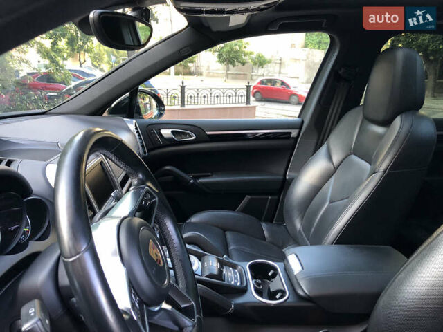 Черный Порше Каен, объемом двигателя 3 л и пробегом 110 тыс. км за 34000 $, фото 11 на Automoto.ua
