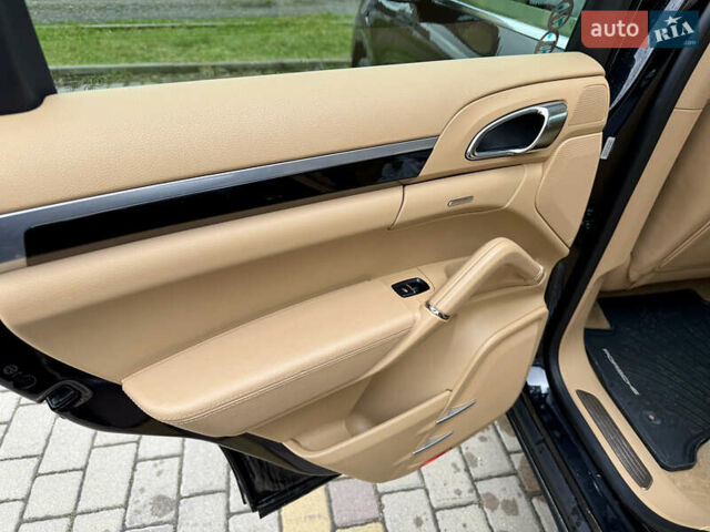 Черный Порше Каен, объемом двигателя 3.6 л и пробегом 134 тыс. км за 32000 $, фото 27 на Automoto.ua