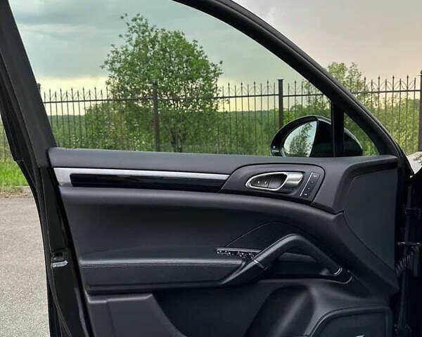 Чорний Порше Cayenne, об'ємом двигуна 2.97 л та пробігом 160 тис. км за 30000 $, фото 15 на Automoto.ua