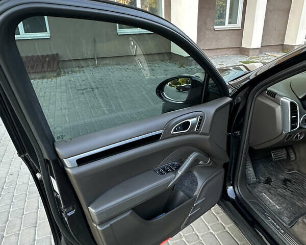 Чорний Порше Cayenne, об'ємом двигуна 2.97 л та пробігом 220 тис. км за 40000 $, фото 11 на Automoto.ua