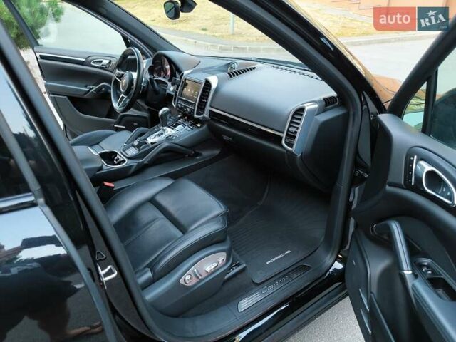 Черный Порше Каен, объемом двигателя 2.97 л и пробегом 132 тыс. км за 38300 $, фото 12 на Automoto.ua