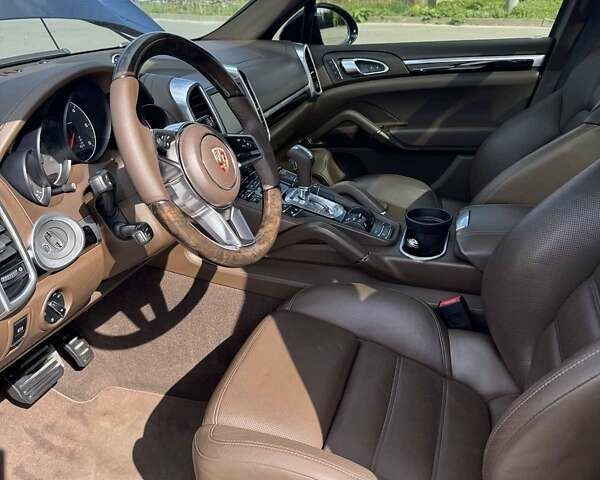 Черный Порше Каен, объемом двигателя 3 л и пробегом 124 тыс. км за 38000 $, фото 14 на Automoto.ua