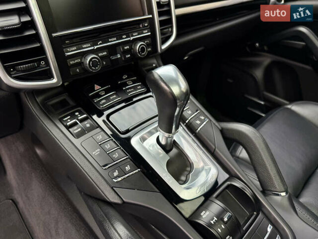 Порше Cayenne 2015 у Тернополі на Automoto.ua Чорний Порше Cayenne, об'ємом двигуна 2.97 л та пробігом 298 тис. км за 29900 $, фото 29 на Automoto.ua
