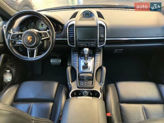 Черный Порше Каен, объемом двигателя 3 л и пробегом 111 тыс. км за 32989 $, фото 6 на Automoto.ua