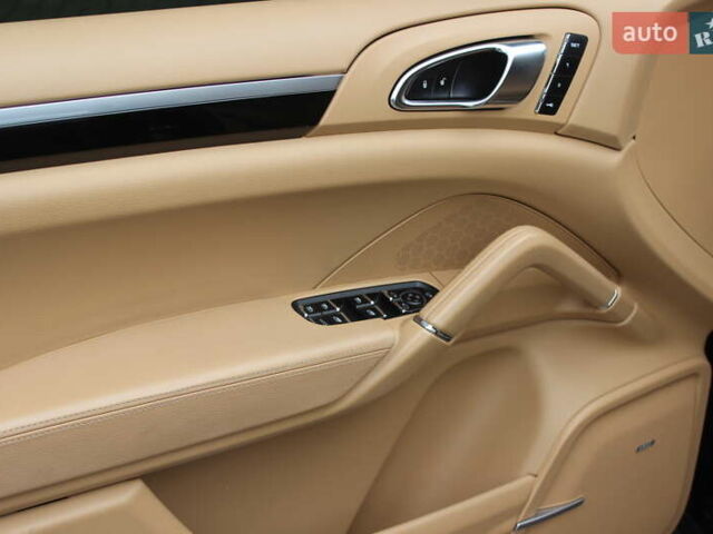 Черный Порше Каен, объемом двигателя 2.97 л и пробегом 196 тыс. км за 32000 $, фото 12 на Automoto.ua