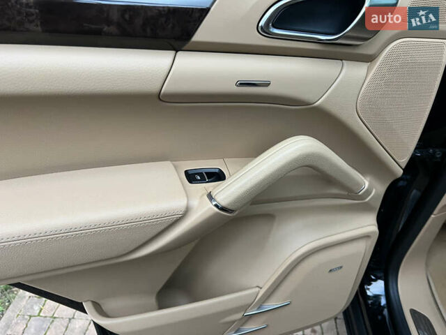 Черный Порше Каен, объемом двигателя 3.6 л и пробегом 274 тыс. км за 24950 $, фото 158 на Automoto.ua