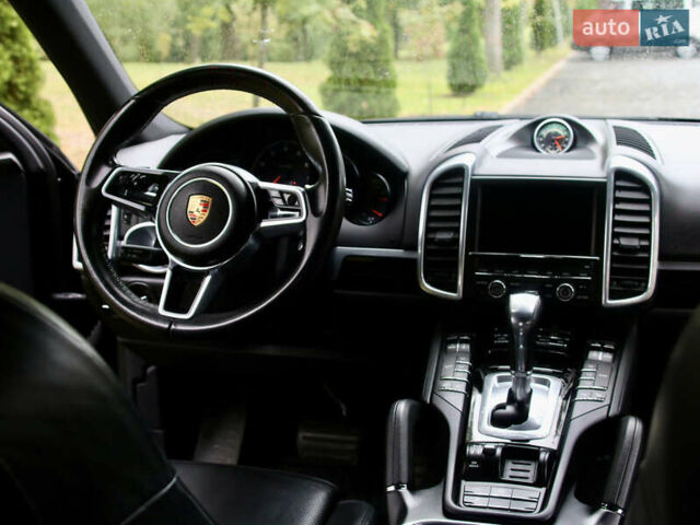 Черный Порше Каен, объемом двигателя 3.6 л и пробегом 201 тыс. км за 26900 $, фото 6 на Automoto.ua