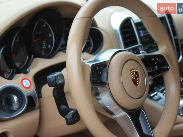 Черный Порше Каен, объемом двигателя 2.97 л и пробегом 196 тыс. км за 32000 $, фото 14 на Automoto.ua