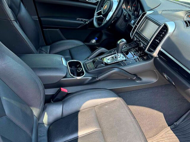 Черный Порше Каен, объемом двигателя 3 л и пробегом 170 тыс. км за 33500 $, фото 10 на Automoto.ua