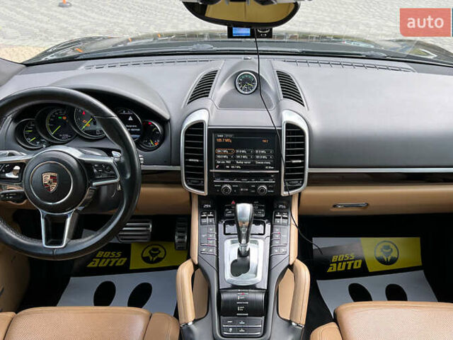 Черный Порше Каен, объемом двигателя 3 л и пробегом 142 тыс. км за 33900 $, фото 10 на Automoto.ua