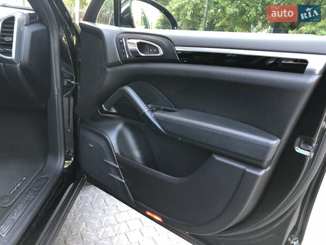 Черный Порше Каен, объемом двигателя 3 л и пробегом 110 тыс. км за 34000 $, фото 26 на Automoto.ua
